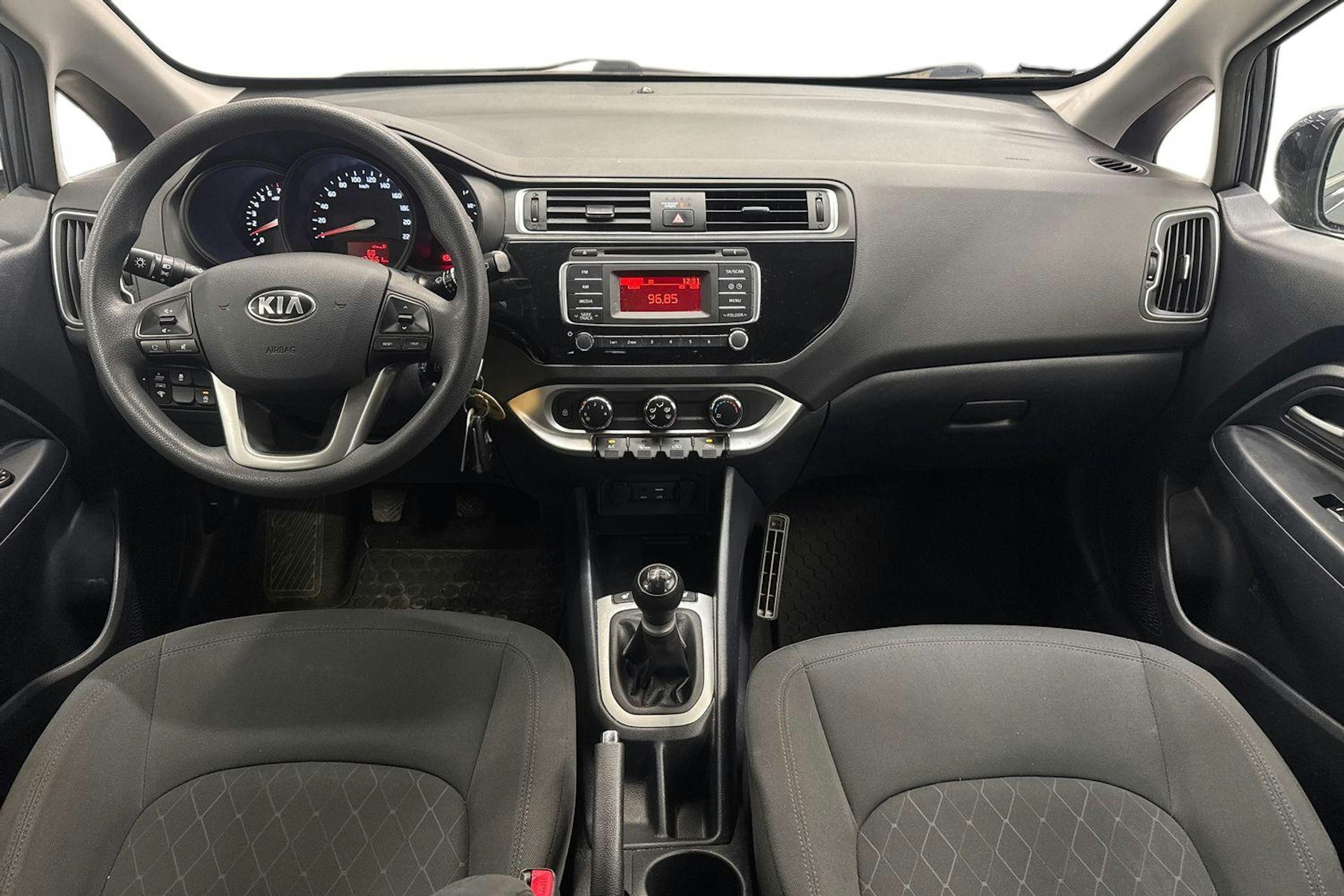 sininen Kia Rio 2016 kuva 9.