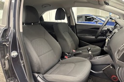 sininen Kia Rio 2016 kuva 13.