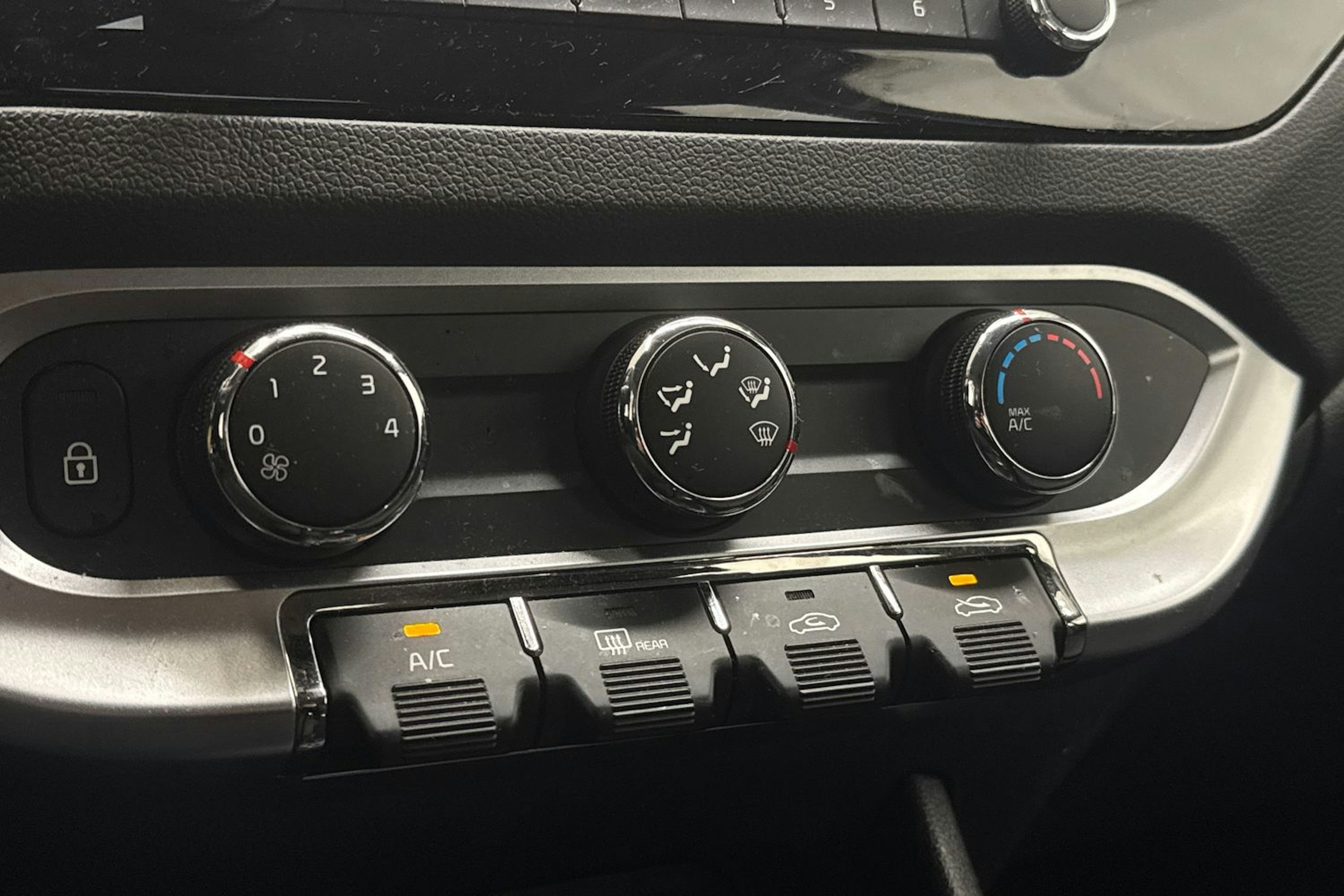 sininen Kia Rio 2016 kuva 23.