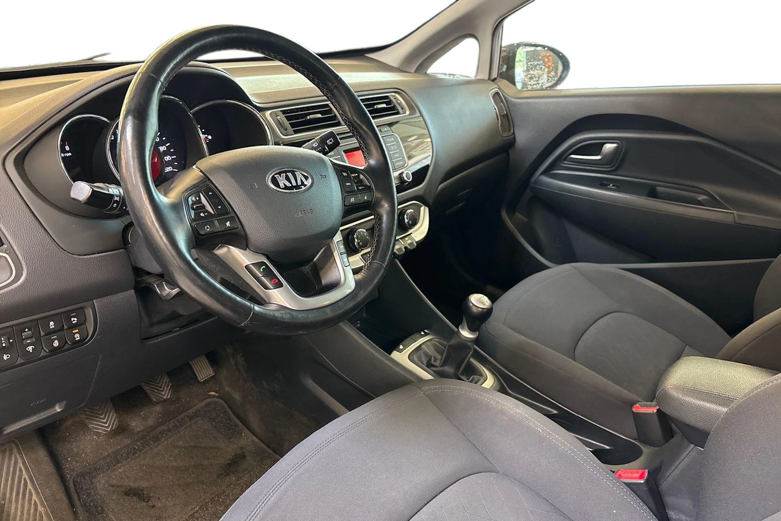 ruskea (beige) Kia Rio 2016 kuva 3.