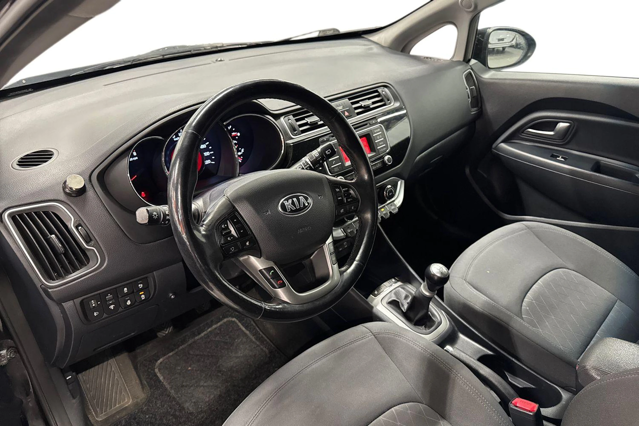 musta Kia Rio 2016 kuva 3.