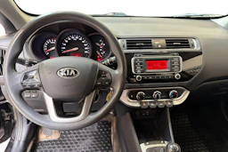 musta Kia Rio 2016 kuva 7.