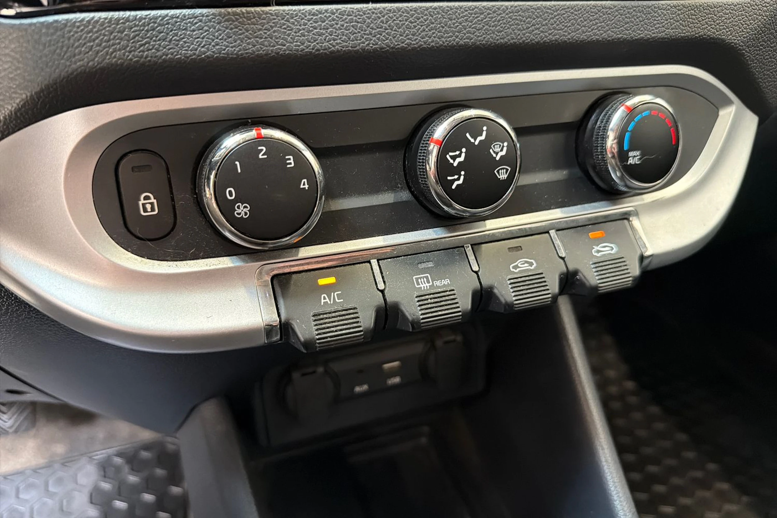 musta Kia Rio 2016 kuva 13.