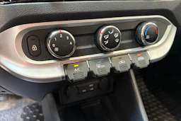 musta Kia Rio 2016 kuva 13.