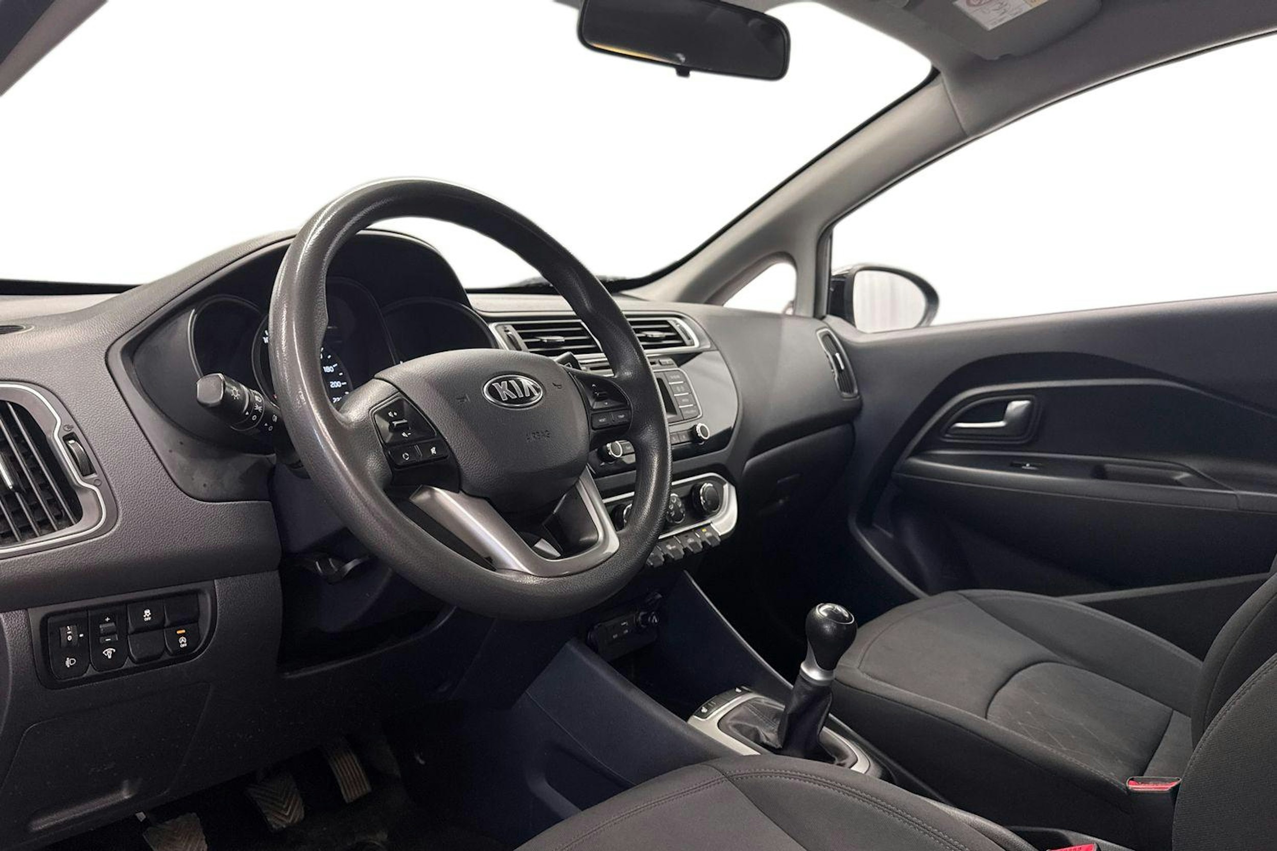 musta Kia Rio 2016 kuva 7.