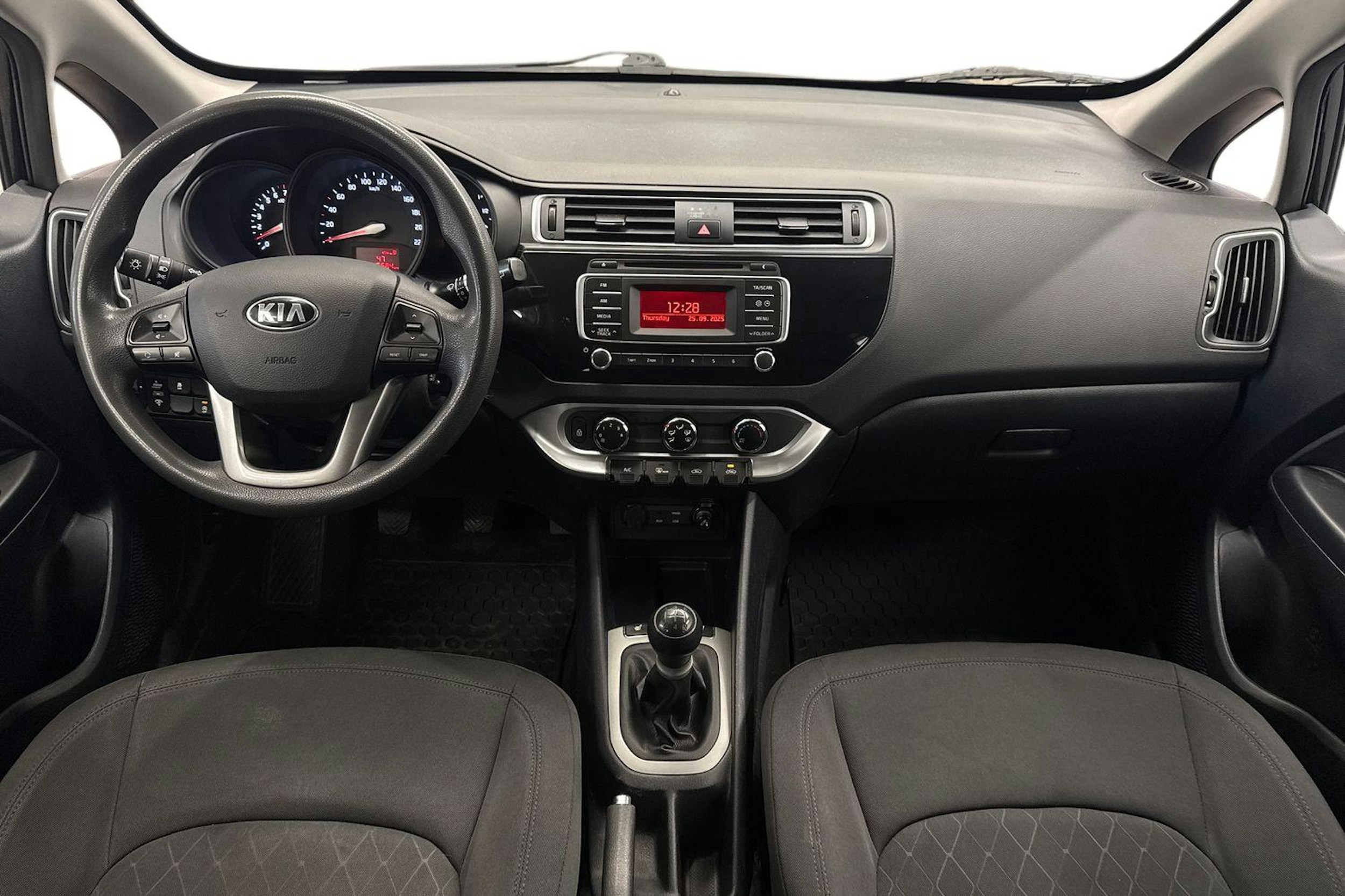 musta Kia Rio 2016 kuva 9.