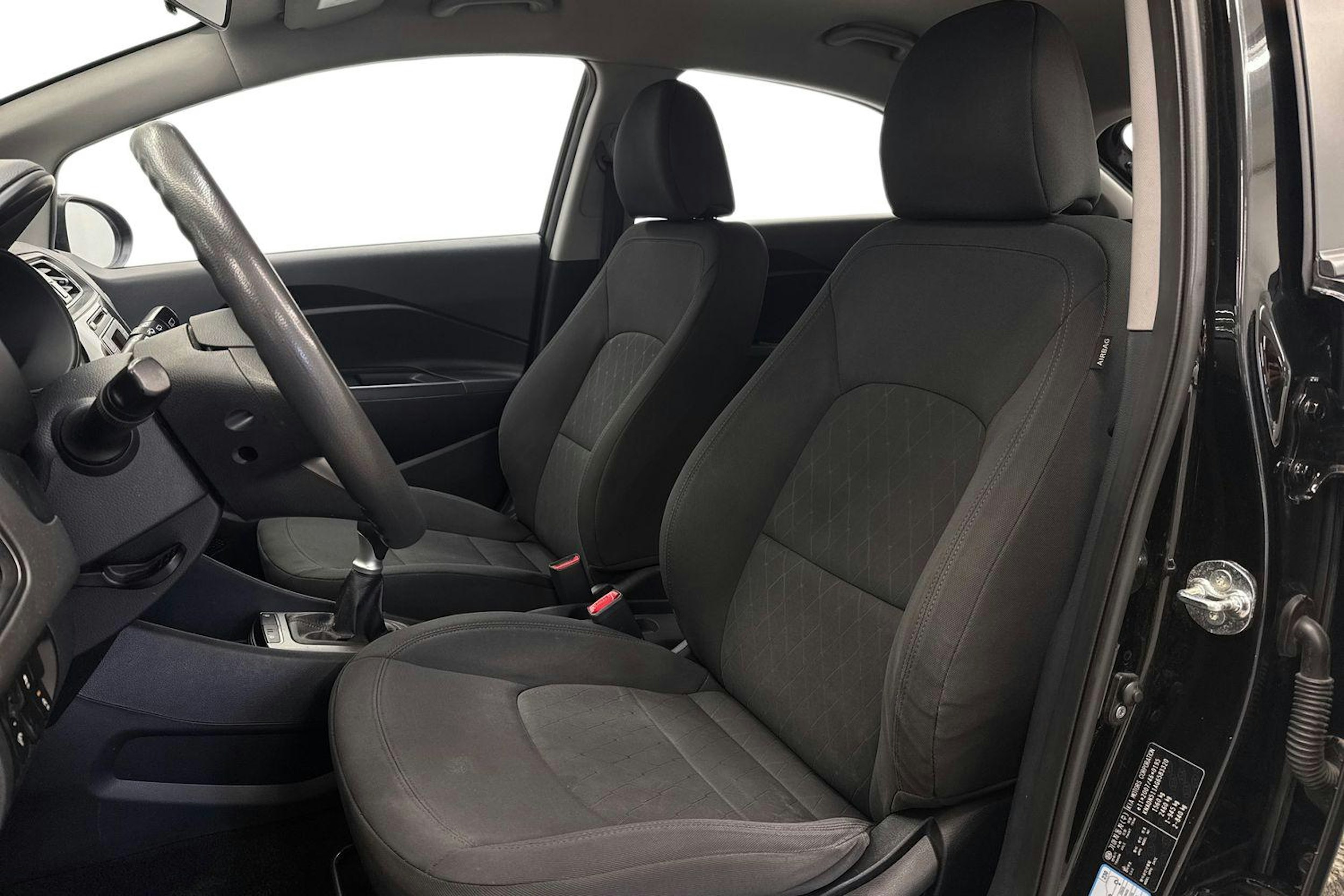 musta Kia Rio 2016 kuva 11.
