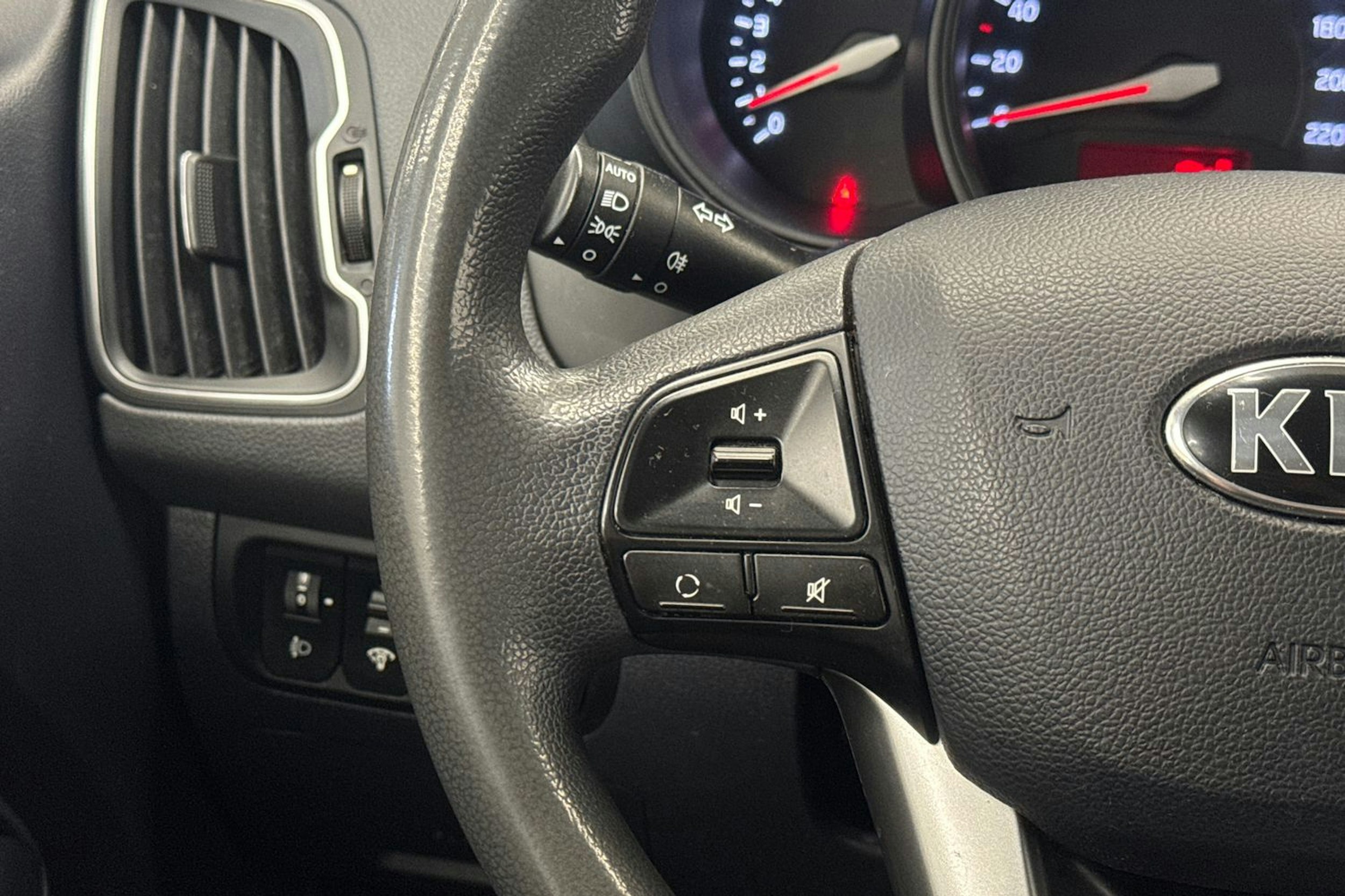musta Kia Rio 2016 kuva 15.