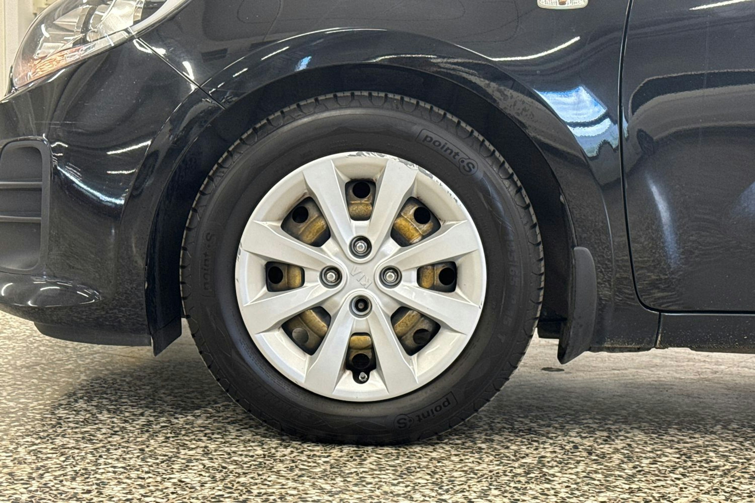 musta Kia Rio 2016 kuva 32.