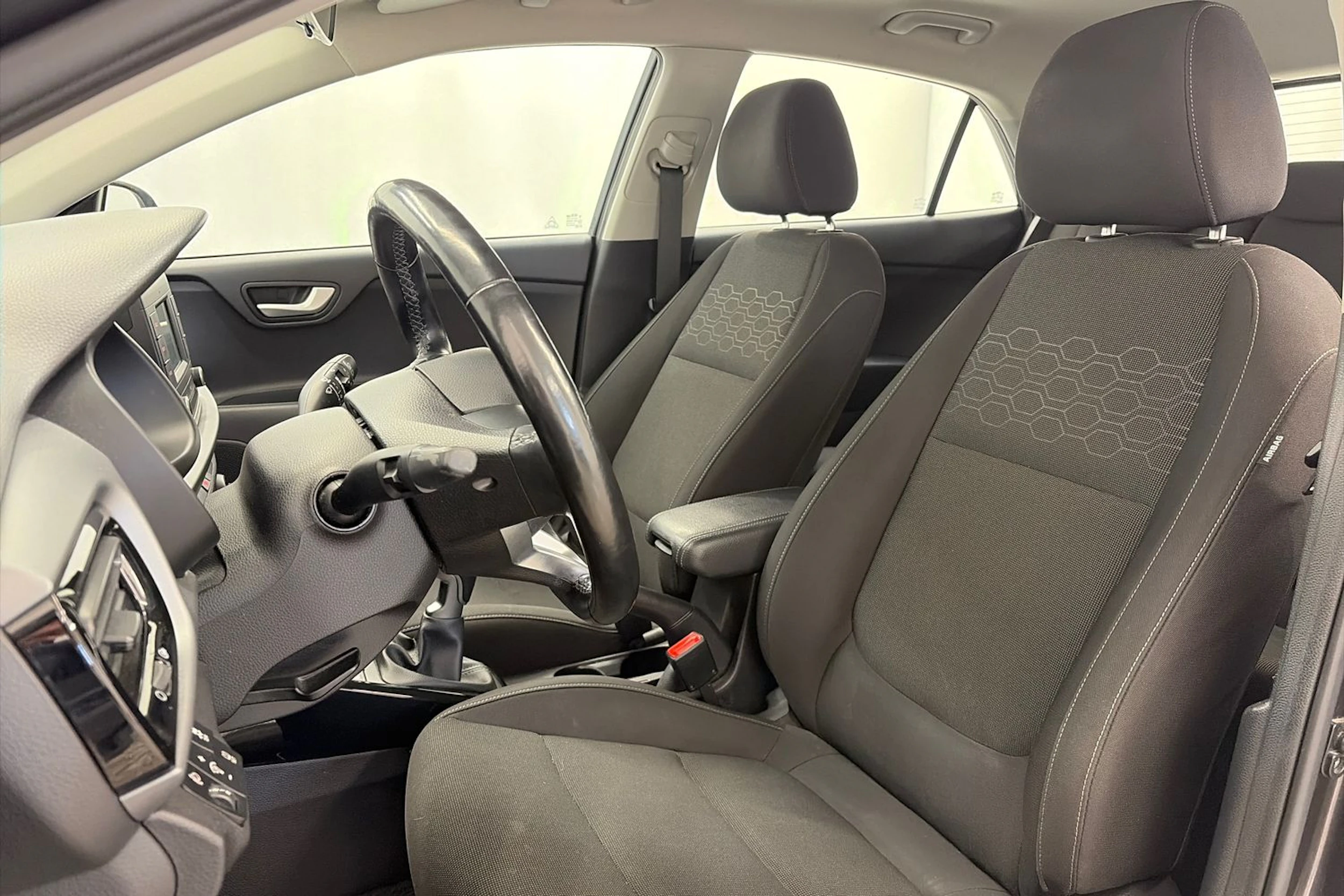 Harmaa Kia Rio 2017 kuva 12.