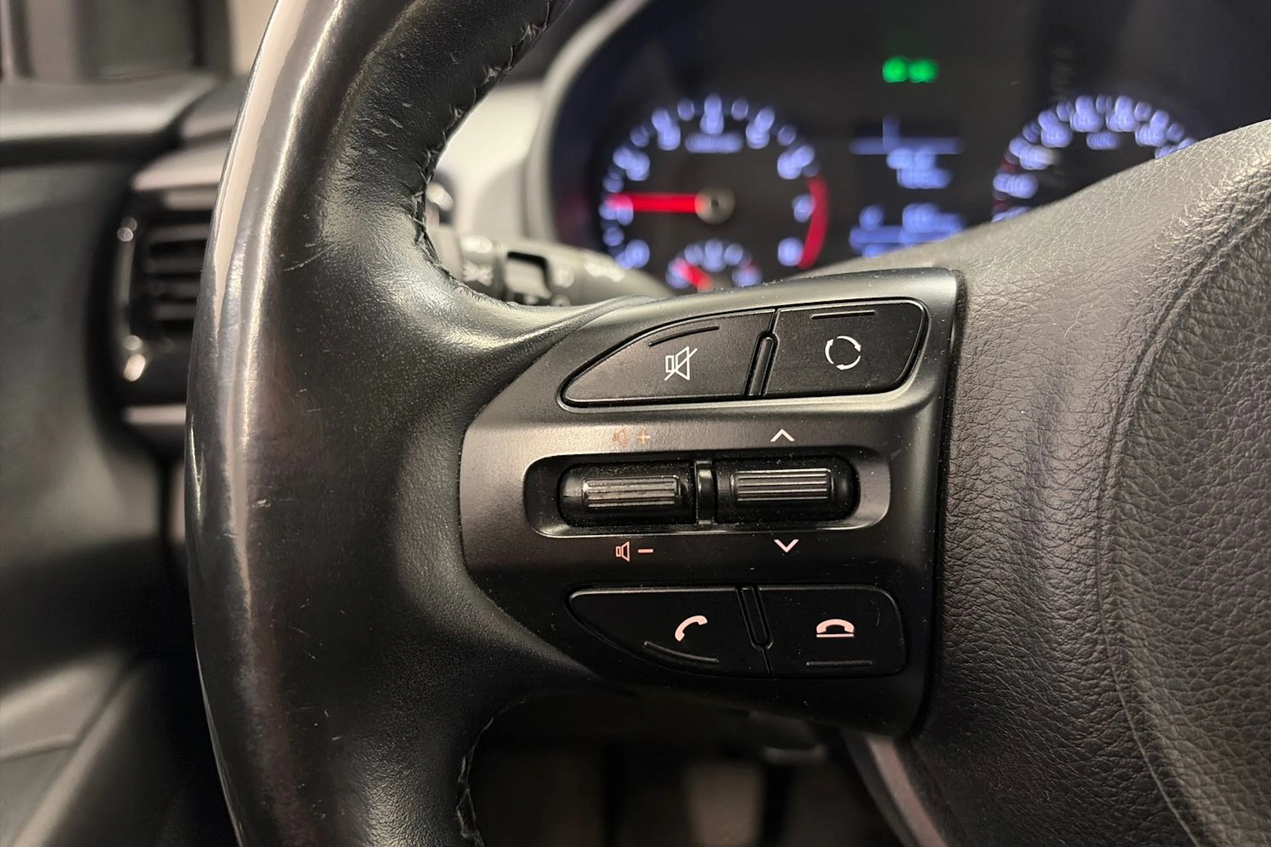 Harmaa Kia Rio 2017 kuva 14.