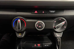 Harmaa Kia Rio 2017 kuva 18.