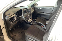 valkoinen Kia Rio 2017 kuva 6.