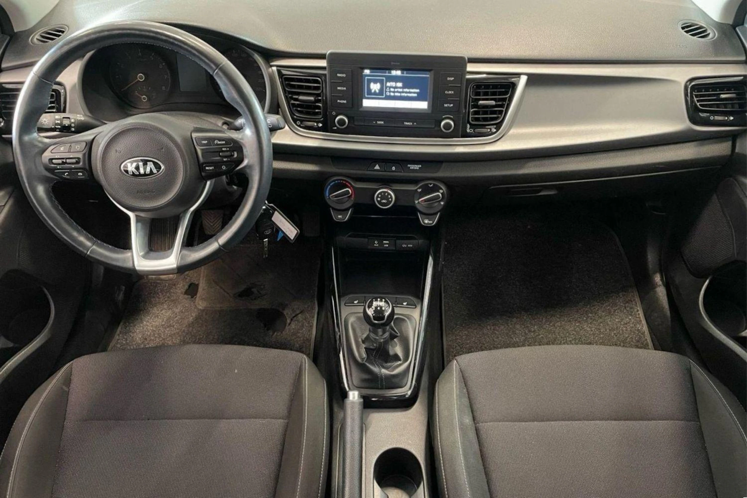 valkoinen Kia Rio 2017 kuva 7.