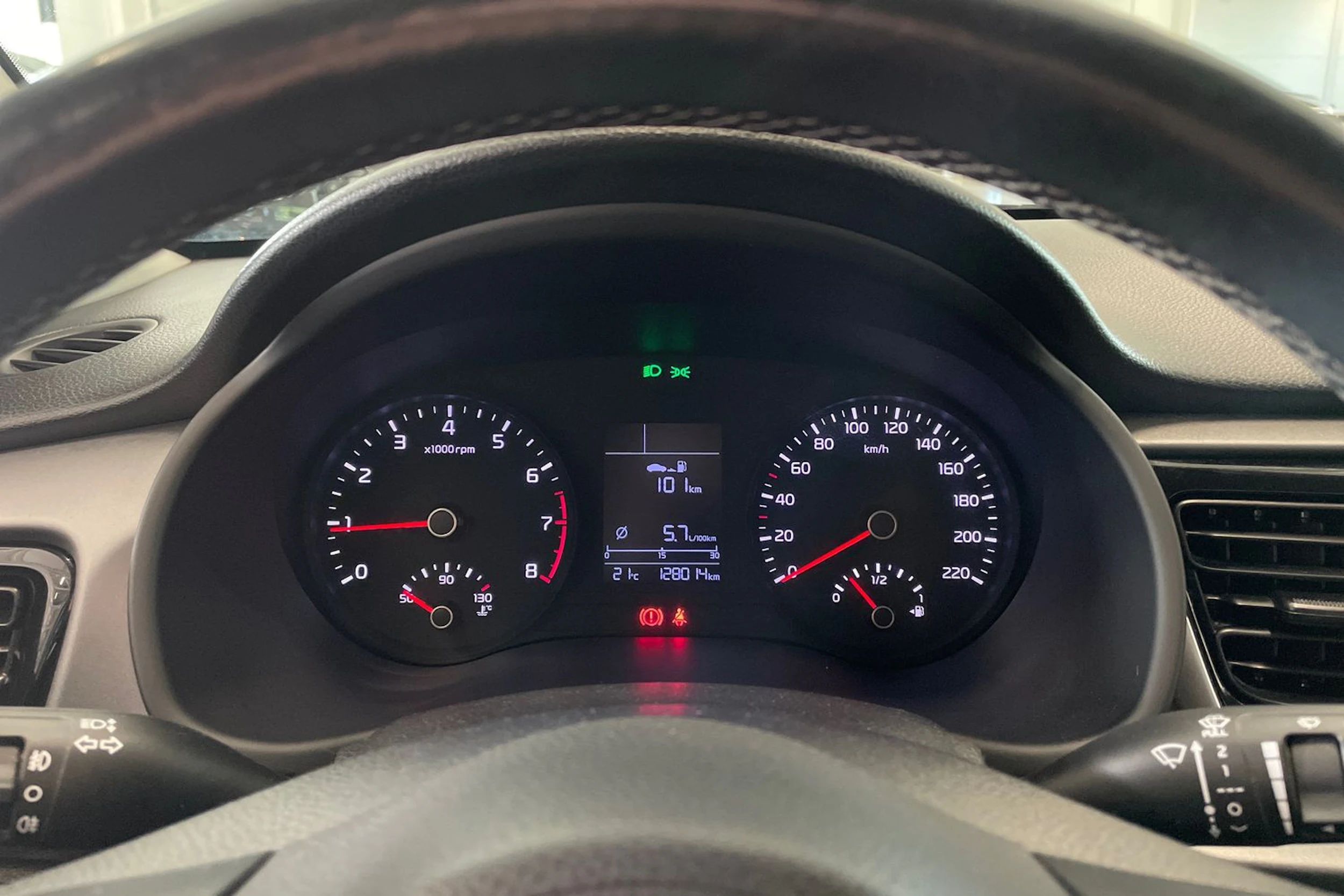 valkoinen Kia Rio 2017 kuva 13.