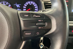 valkoinen Kia Rio 2017 kuva 14.