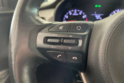 valkoinen Kia Rio 2017 kuva 15.
