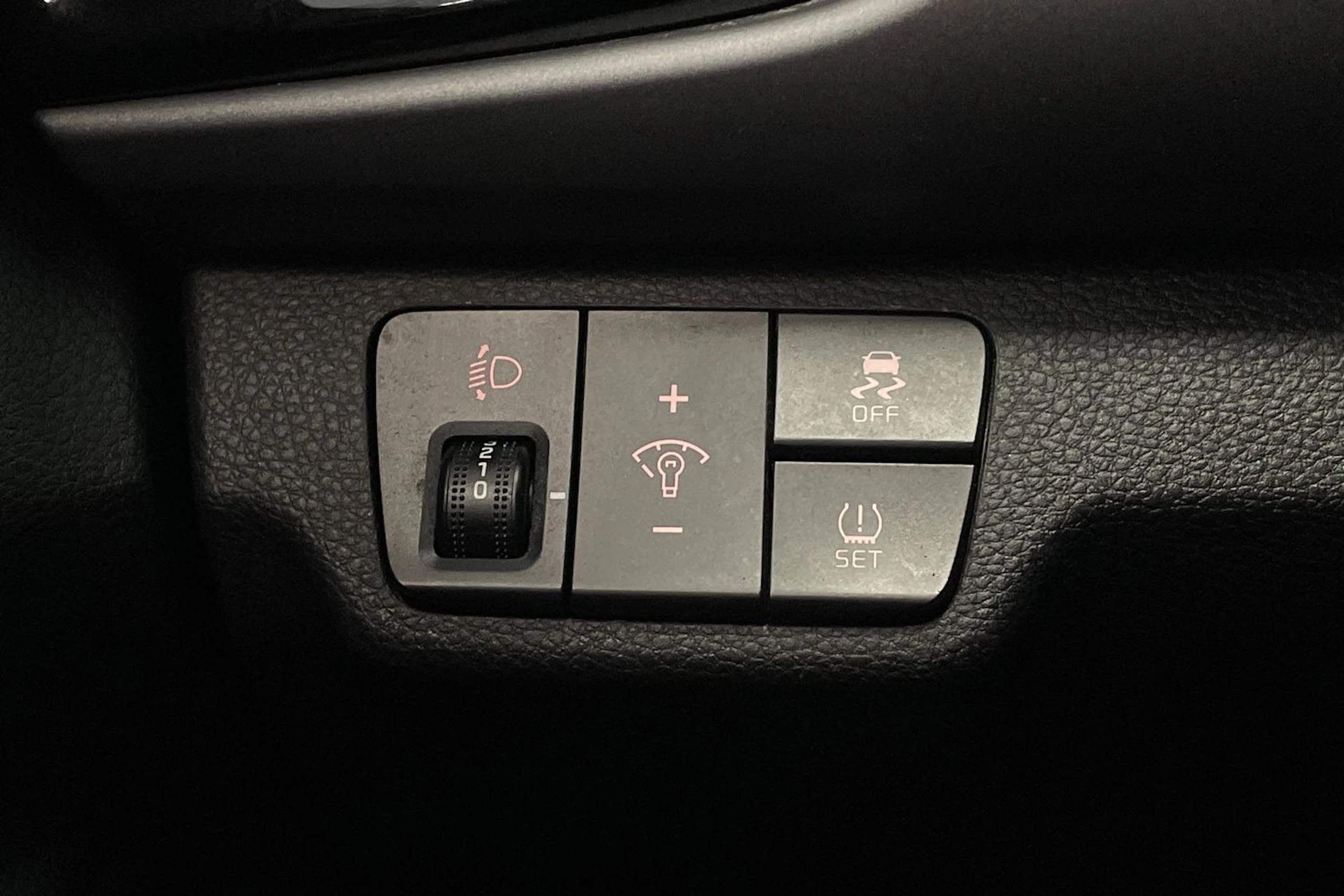valkoinen Kia Rio 2017 kuva 16.