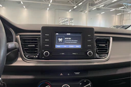valkoinen Kia Rio 2017 kuva 18.