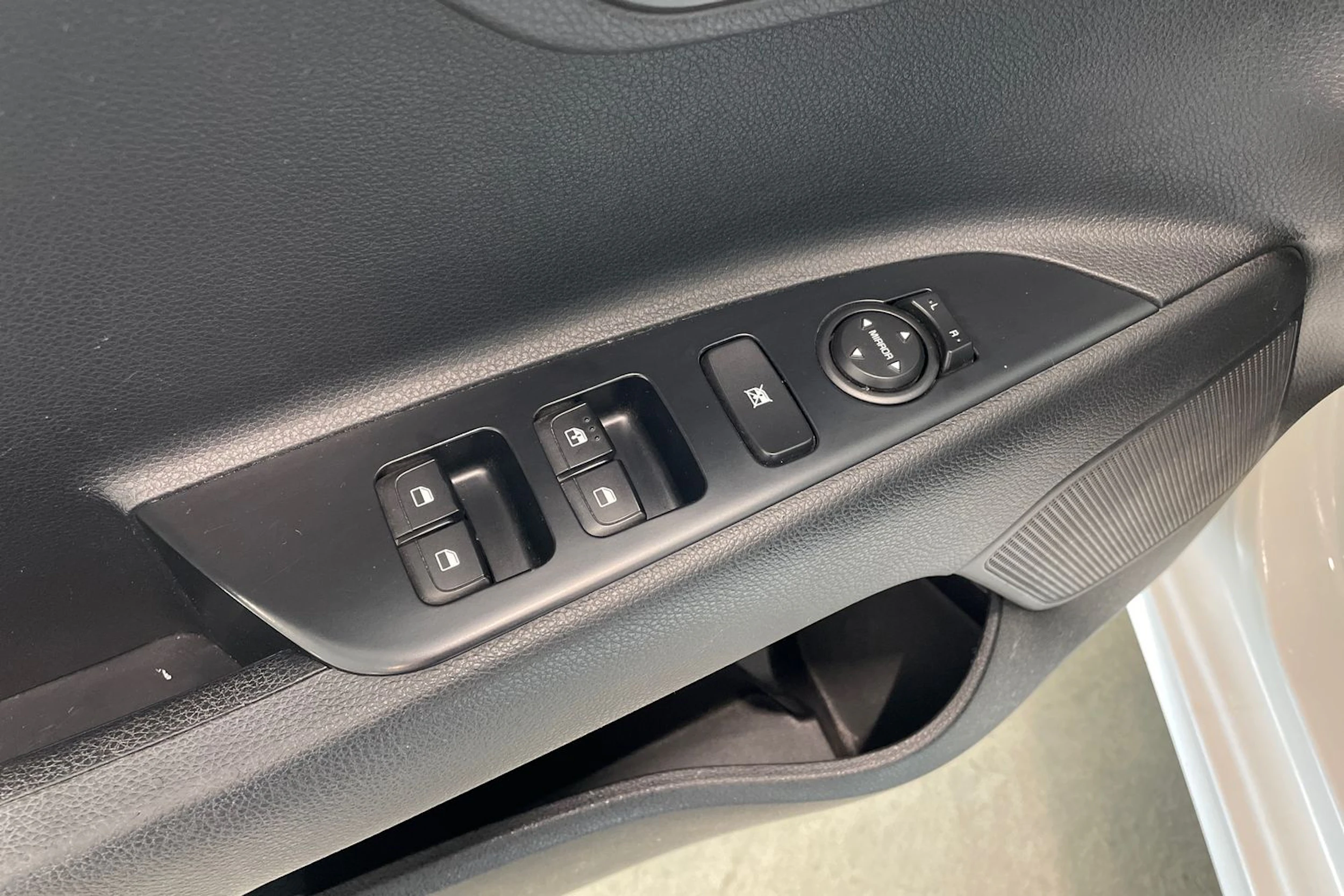 valkoinen Kia Rio 2017 kuva 22.