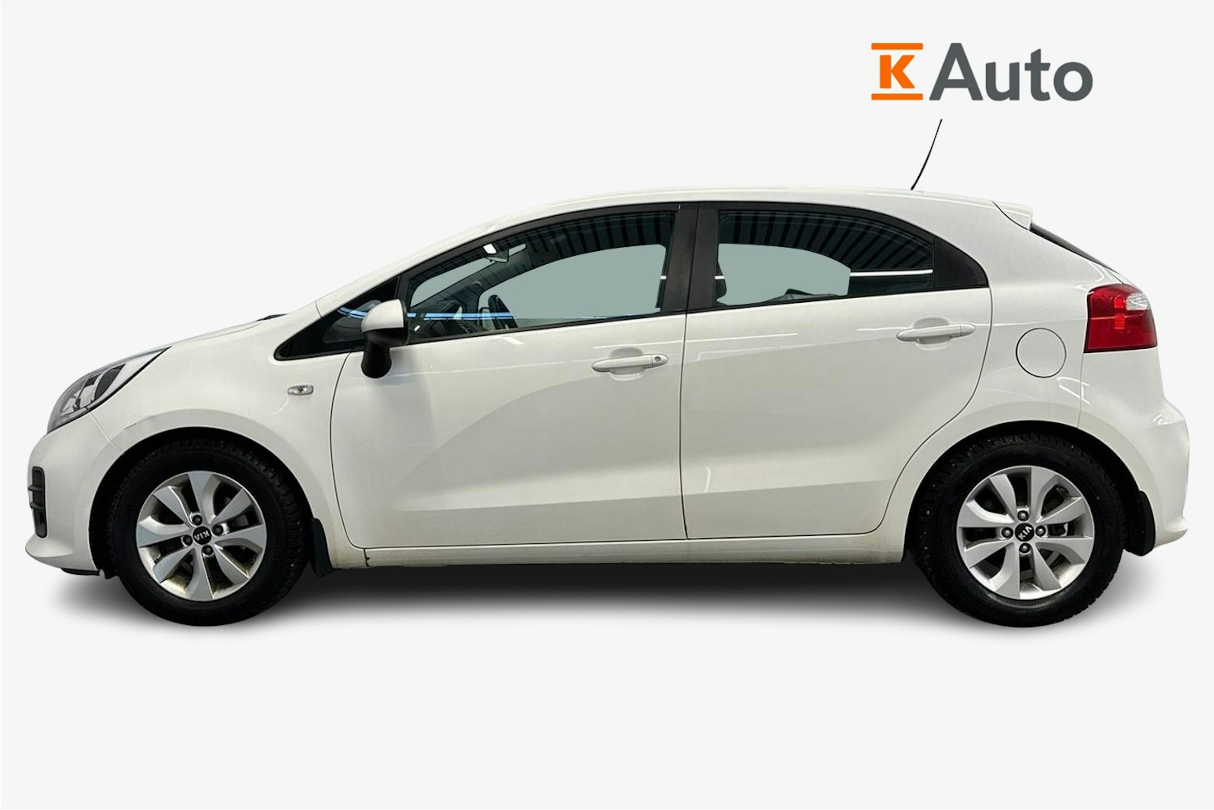 valkoinen Kia Rio 2017 kuva 6.