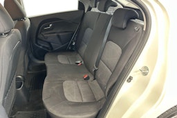 valkoinen Kia Rio 2017 kuva 10.