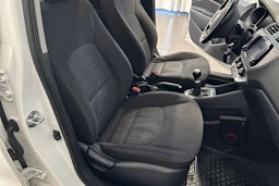 valkoinen Kia Rio 2017 kuva 15.