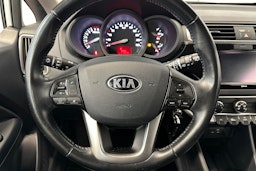 valkoinen Kia Rio 2017 kuva 18.