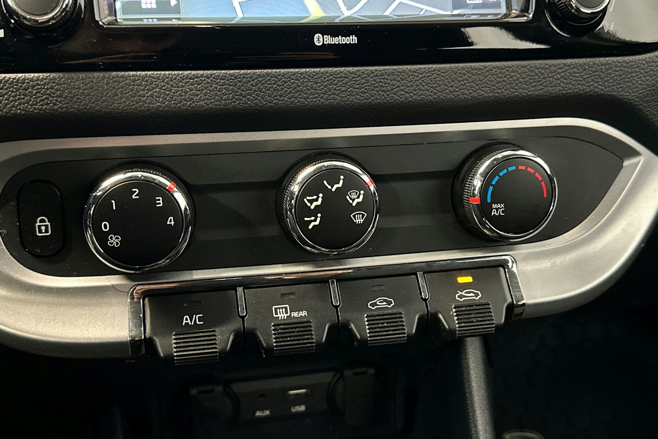 valkoinen Kia Rio 2017 kuva 25.