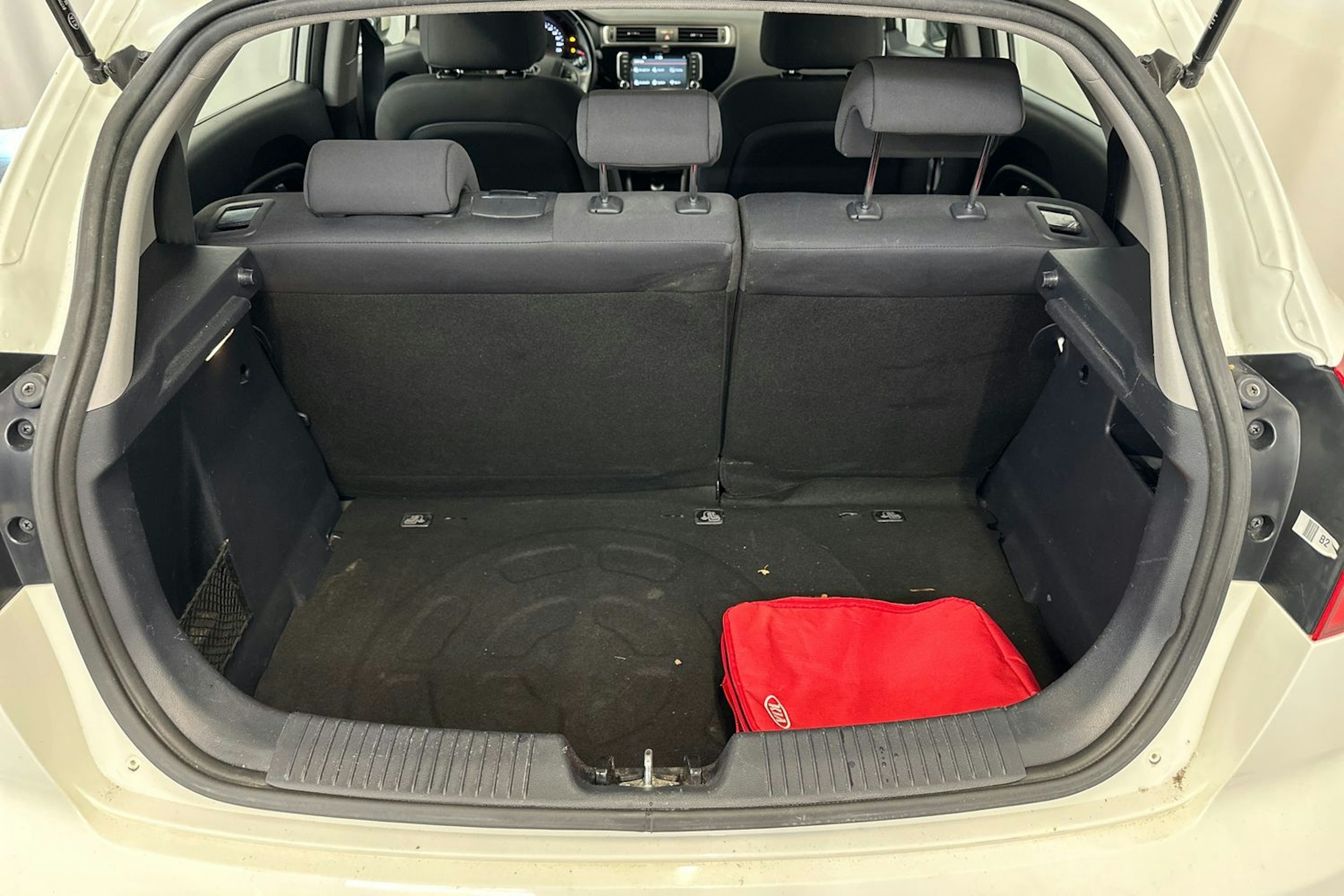 valkoinen Kia Rio 2017 kuva 29.