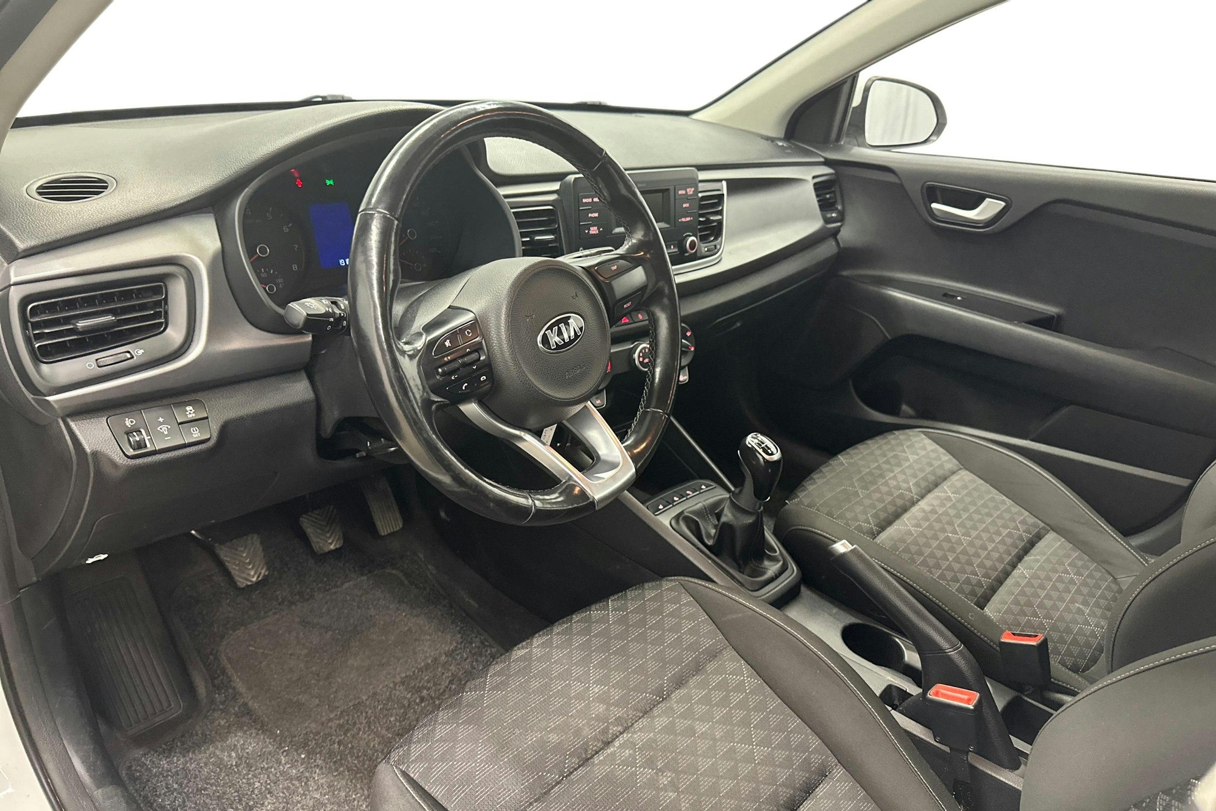 valkoinen Kia Rio 2018 kuva 6.