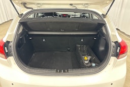 valkoinen Kia Rio 2018 kuva 11.