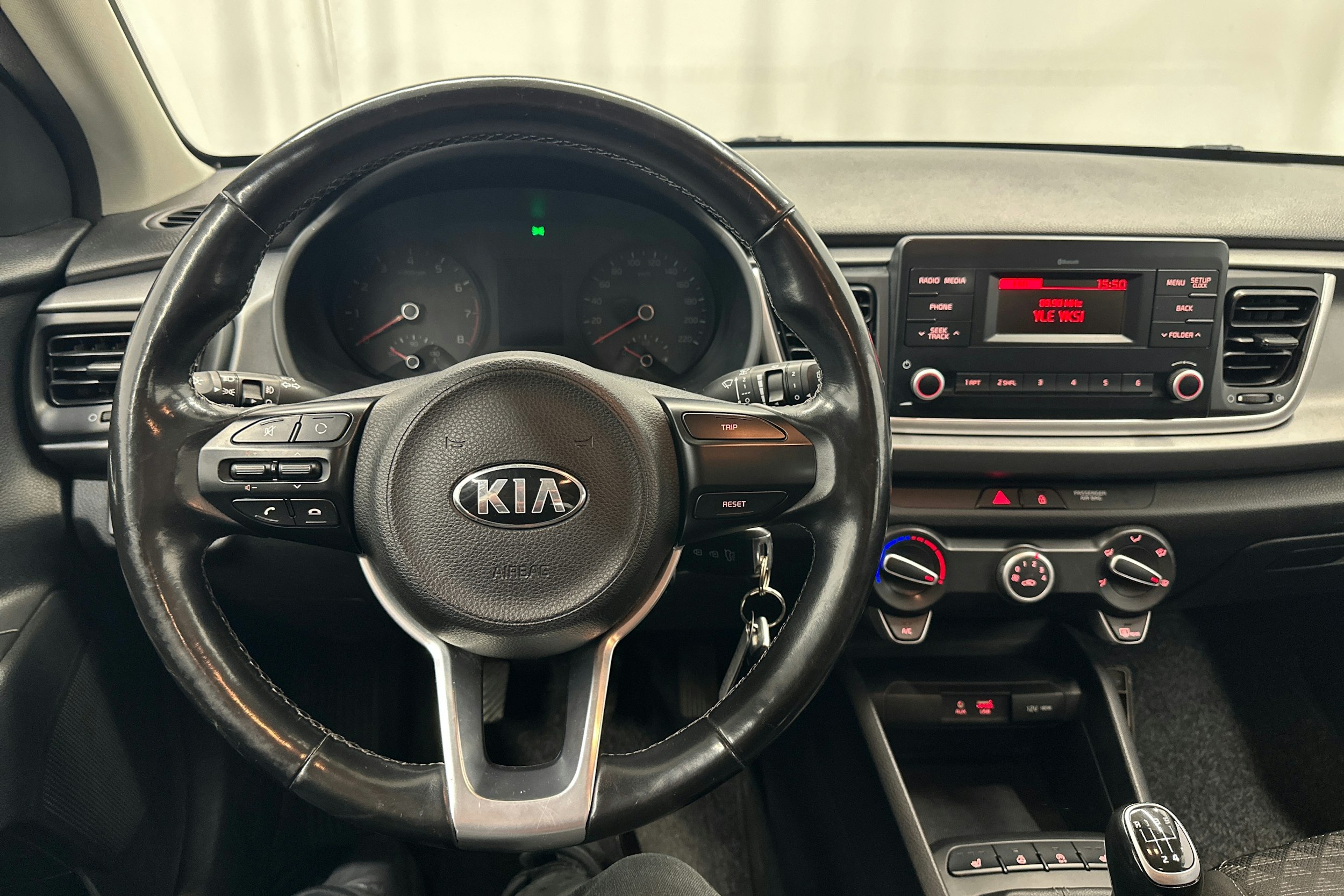 valkoinen Kia Rio 2018 kuva 12.