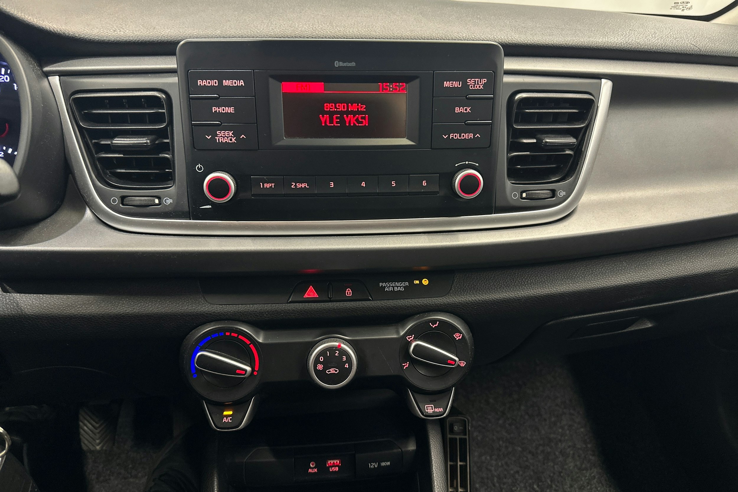 valkoinen Kia Rio 2018 kuva 14.