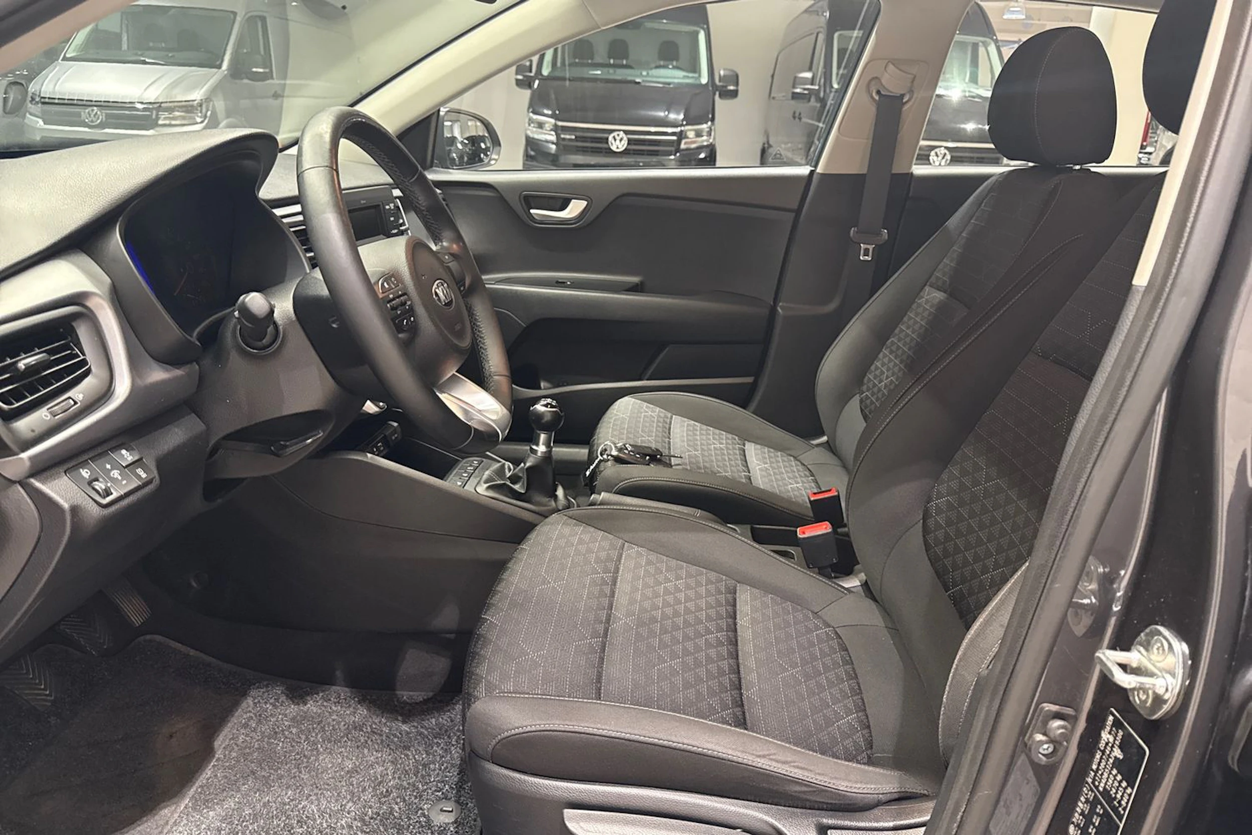 harmaa Kia Rio 2018 kuva 16.