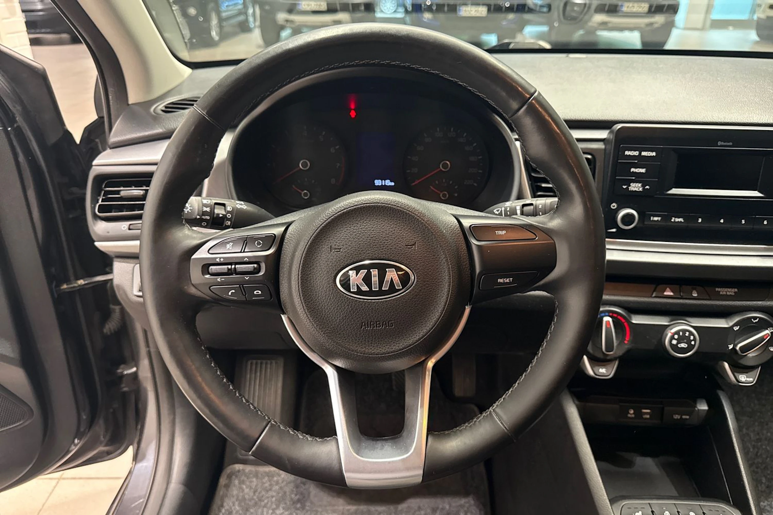 harmaa Kia Rio 2018 kuva 17.
