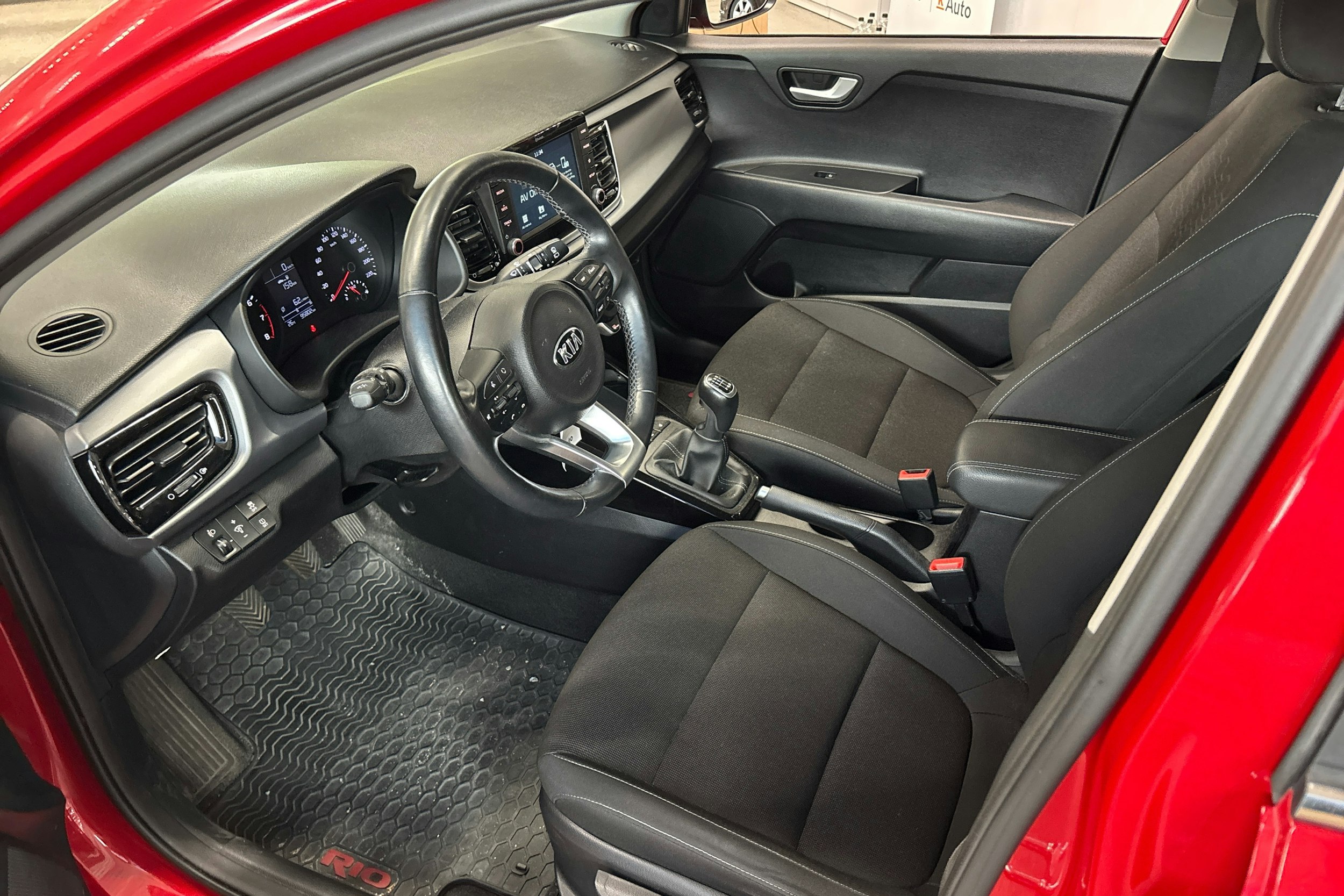 Punainen Kia Rio 2018 kuva 3.