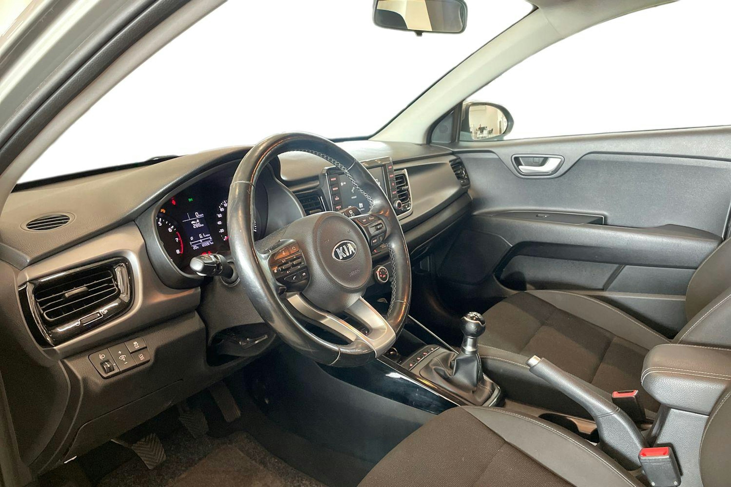 vihreä Kia Rio 2018 kuva 7.