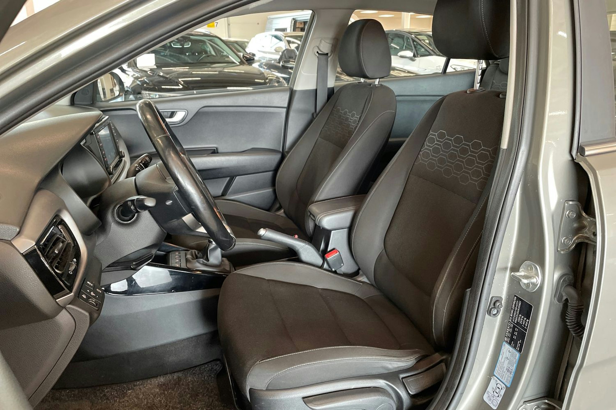 vihreä Kia Rio 2018 kuva 14.