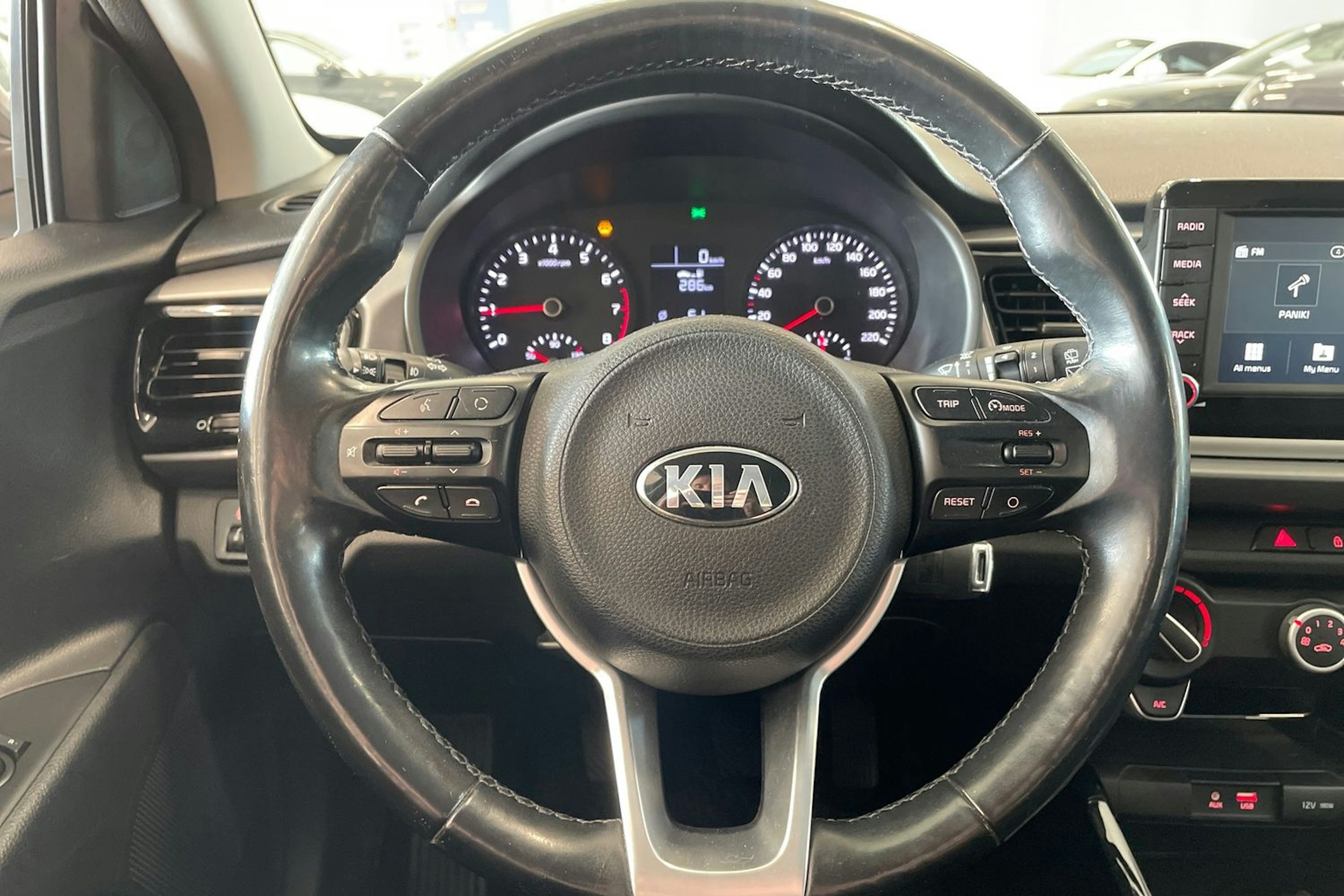 vihreä Kia Rio 2018 kuva 15.