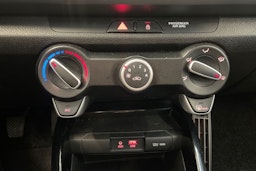 vihreä Kia Rio 2018 kuva 25.
