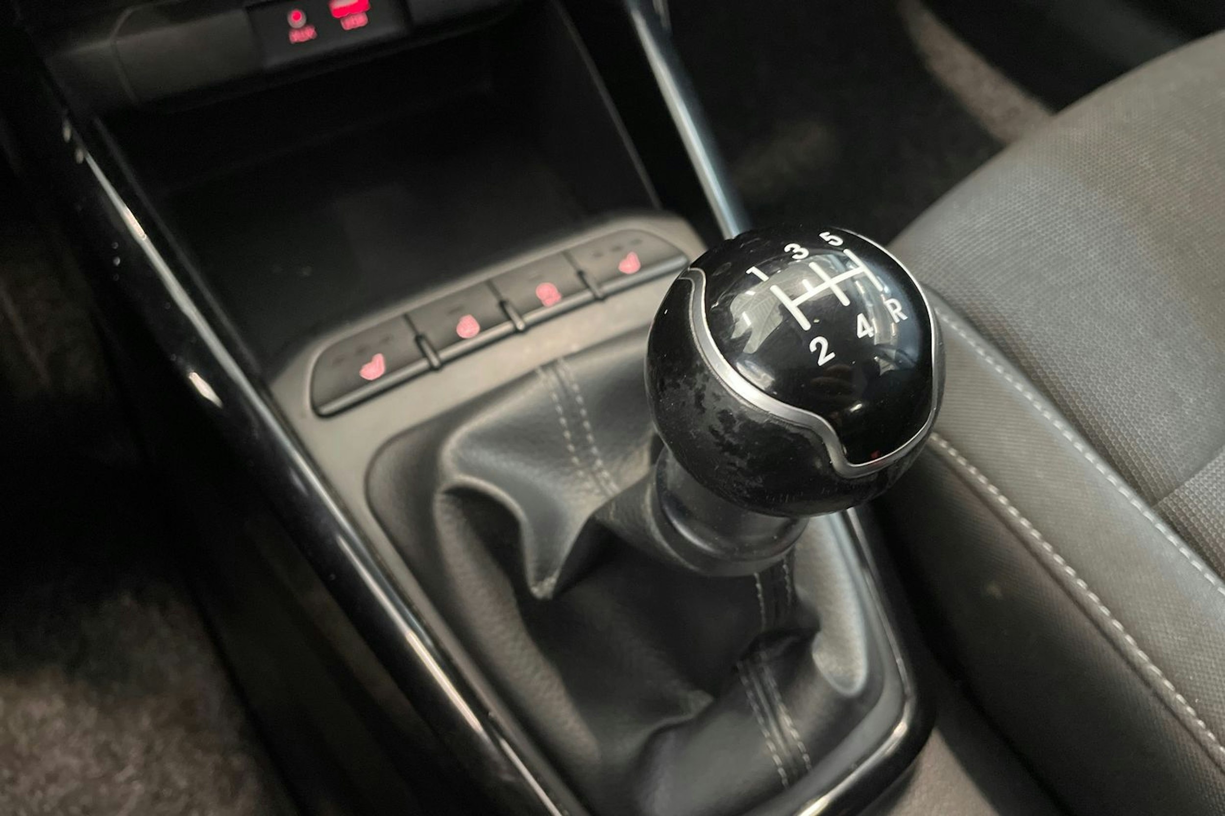 vihreä Kia Rio 2018 kuva 27.