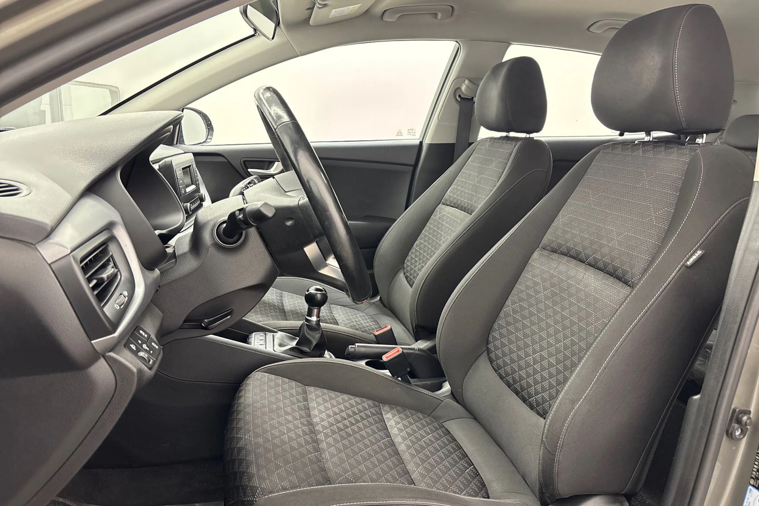 vihreä Kia Rio 2019 kuva 11.