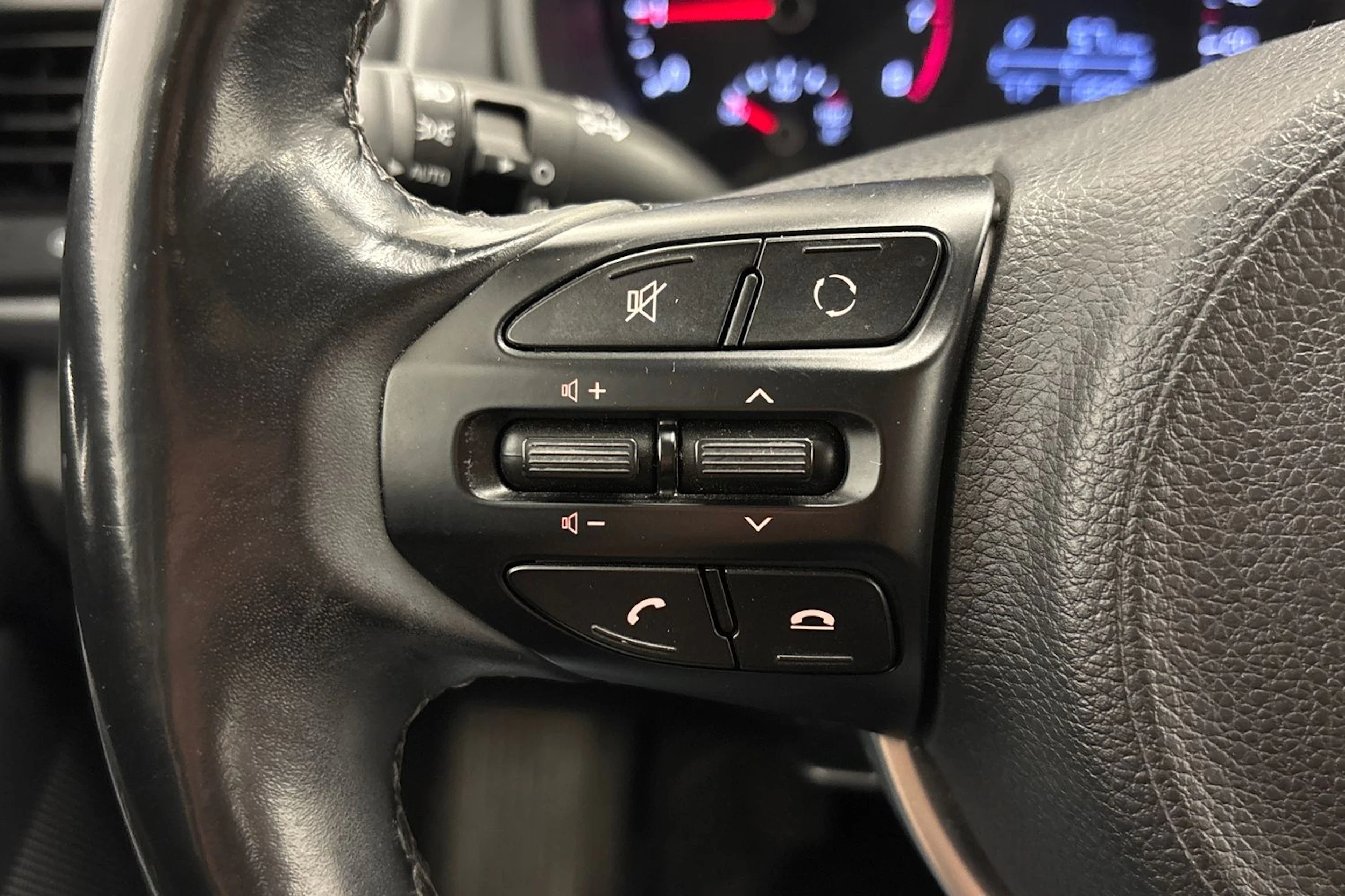 vihreä Kia Rio 2019 kuva 13.