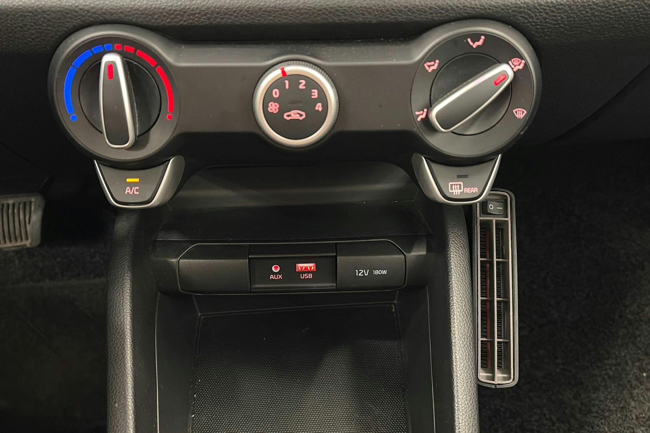 valkoinen Kia Rio 2020 kuva 20.