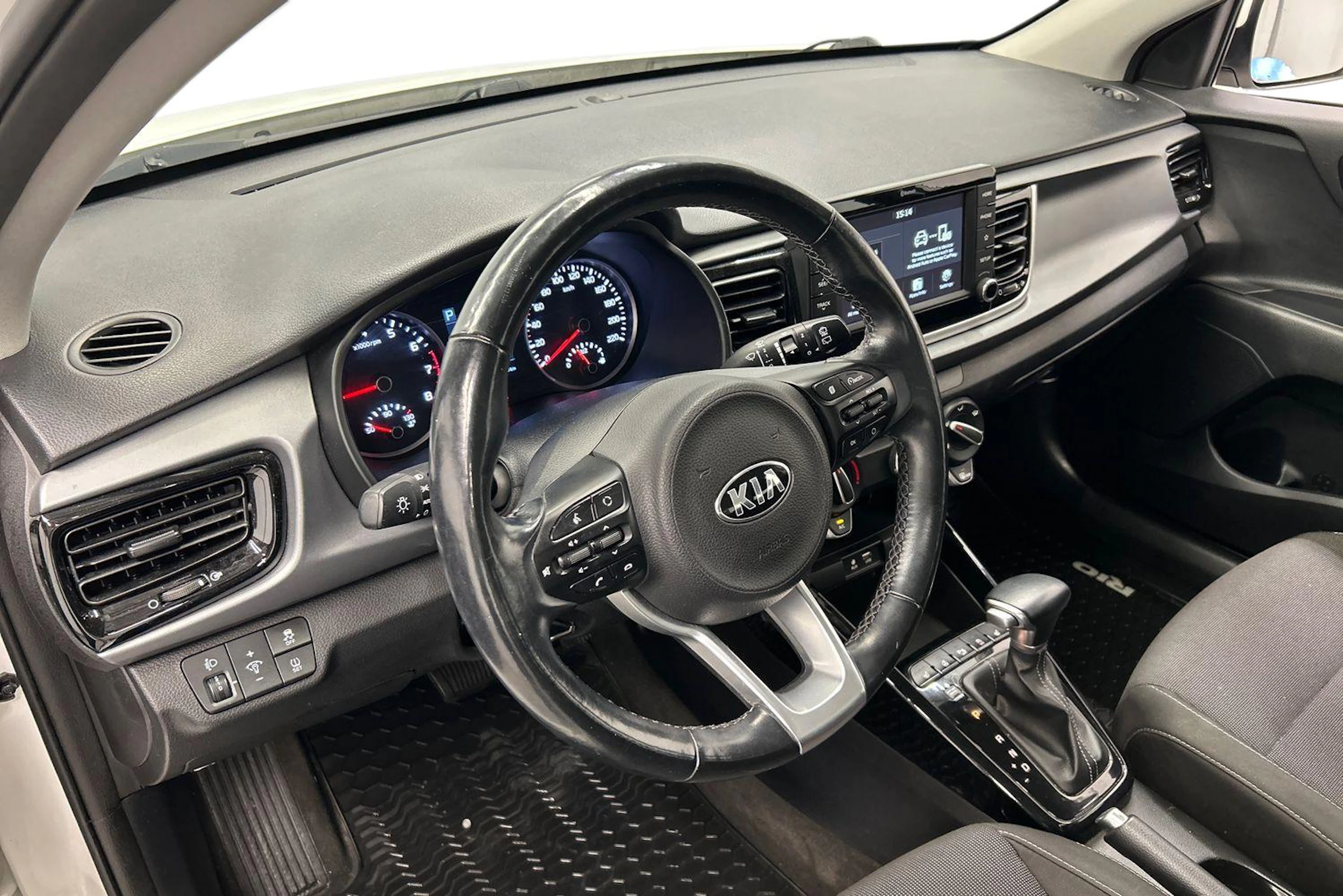 valkoinen Kia Rio 2020 kuva 6.