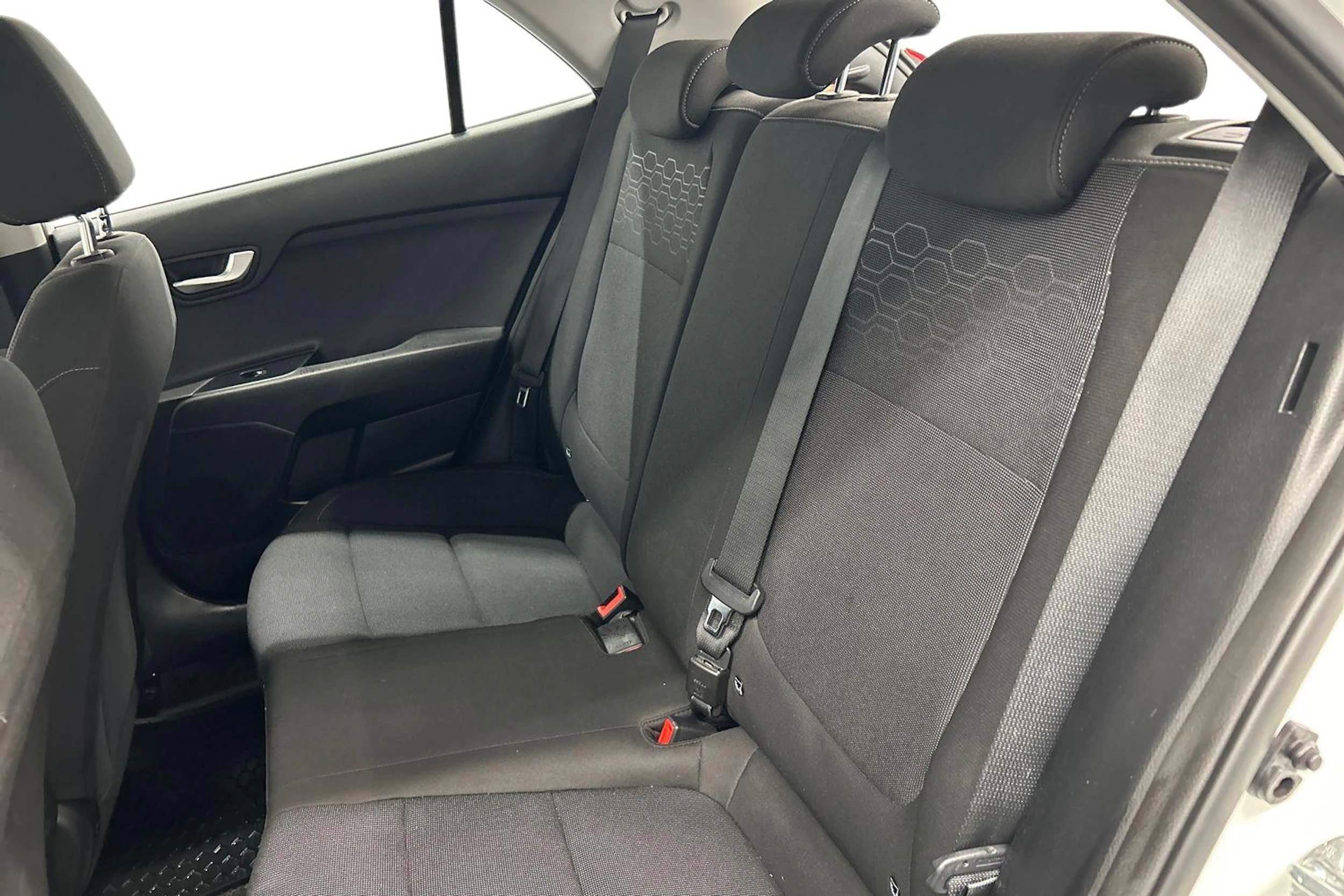 valkoinen Kia Rio 2020 kuva 8.