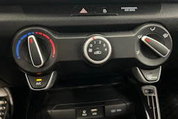valkoinen Kia Rio 2020 kuva 20.