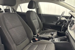 Valkoinen Kia Rio 2021 kuva 11.