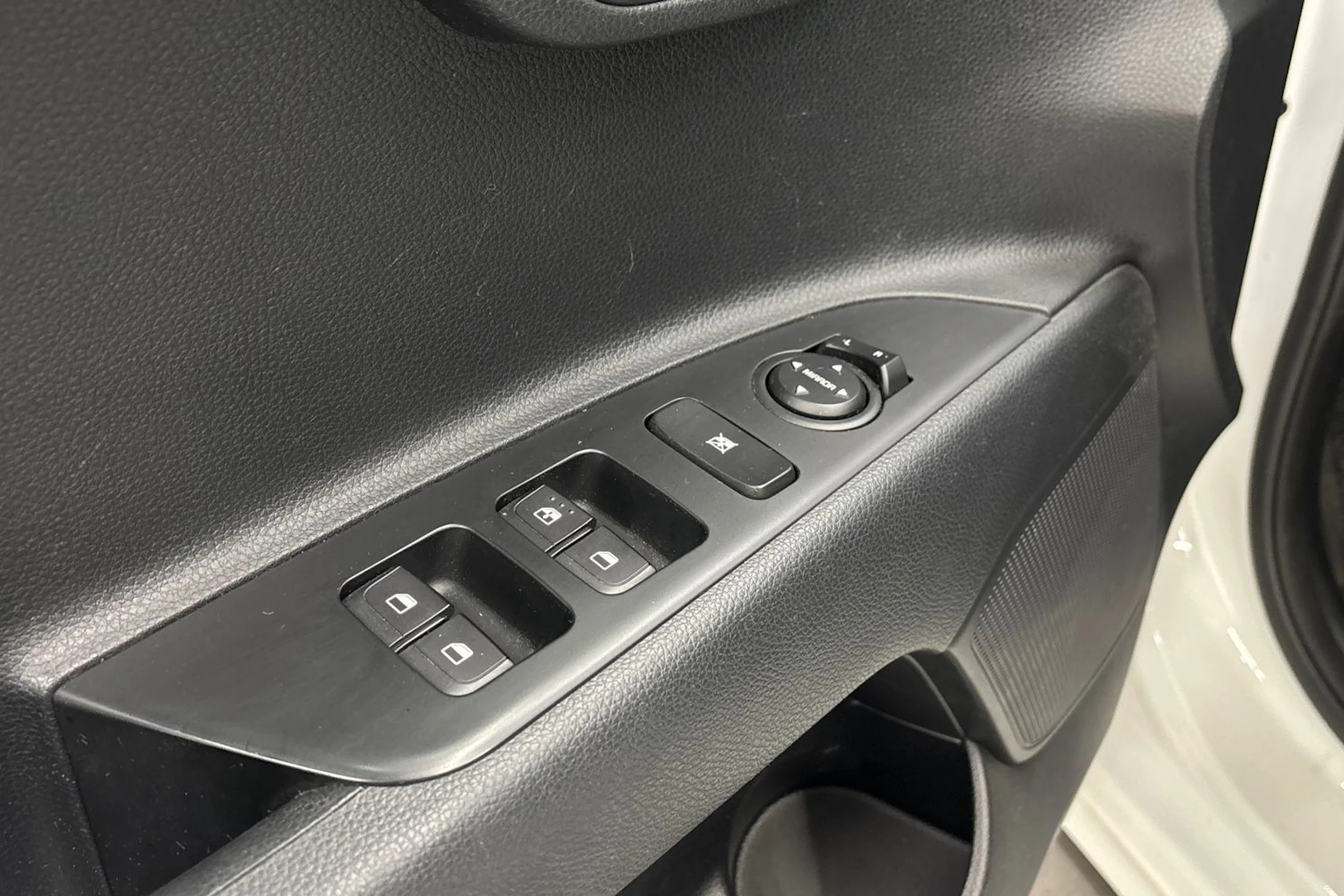 Valkoinen Kia Rio 2021 kuva 13.